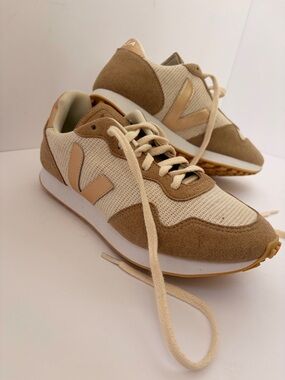 Veja Cream and Tan Low-Profile Sneakers